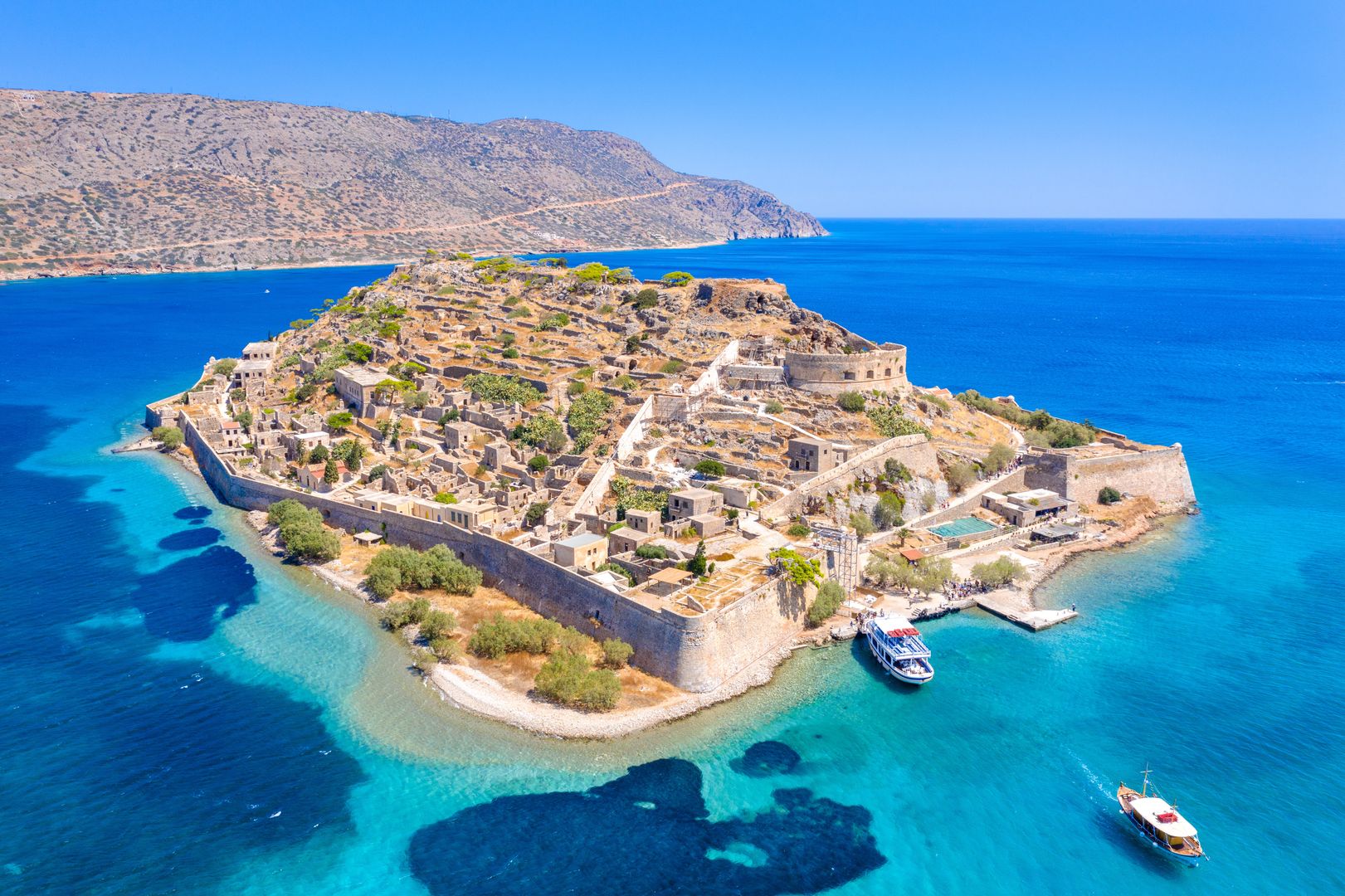 Kreta i jej okolice to przede wszystkim wspaniałe widoki. Na zdjęciu Spinalonga, położona tuż przy Krecie