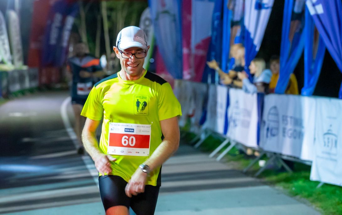 Iron Men. Jeden z uczestników modreczej rywalizacji podczas Festiwalu Biegowego.