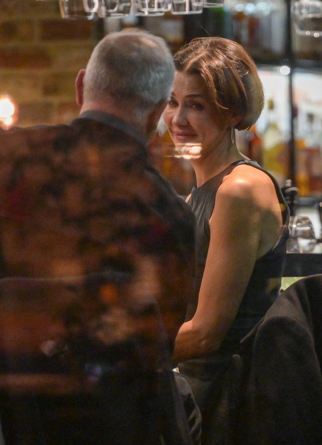 Anna Popek spędza wieczór przy winie w towarzystwie tajemniczego mężczyzny