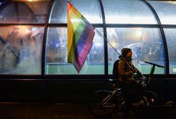 Około 300 osób manifestuje w Brukseli. Chodzi o LGBT