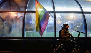 Około 300 osób manifestuje w Brukseli. Chodzi o LGBT