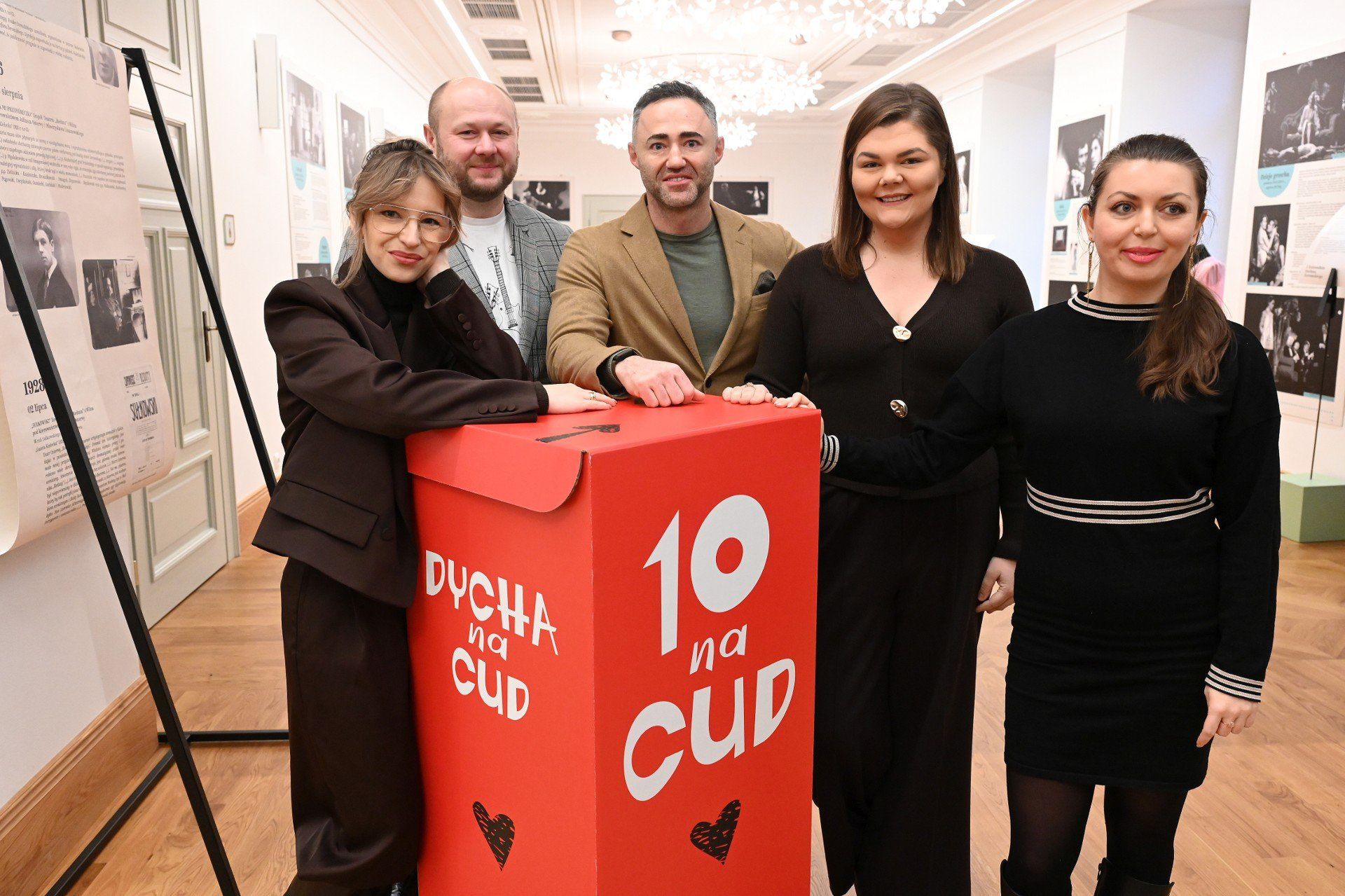 Przed nami koncert finałowy akcji Dycha na Cud. Sztuka Pomagania. Na zdjęciu od lewej: Aleksandra Niemczyk, Marcin Stojek, Maciej Bursztein, Patrycja Michalska i Paulina Drozdowska.