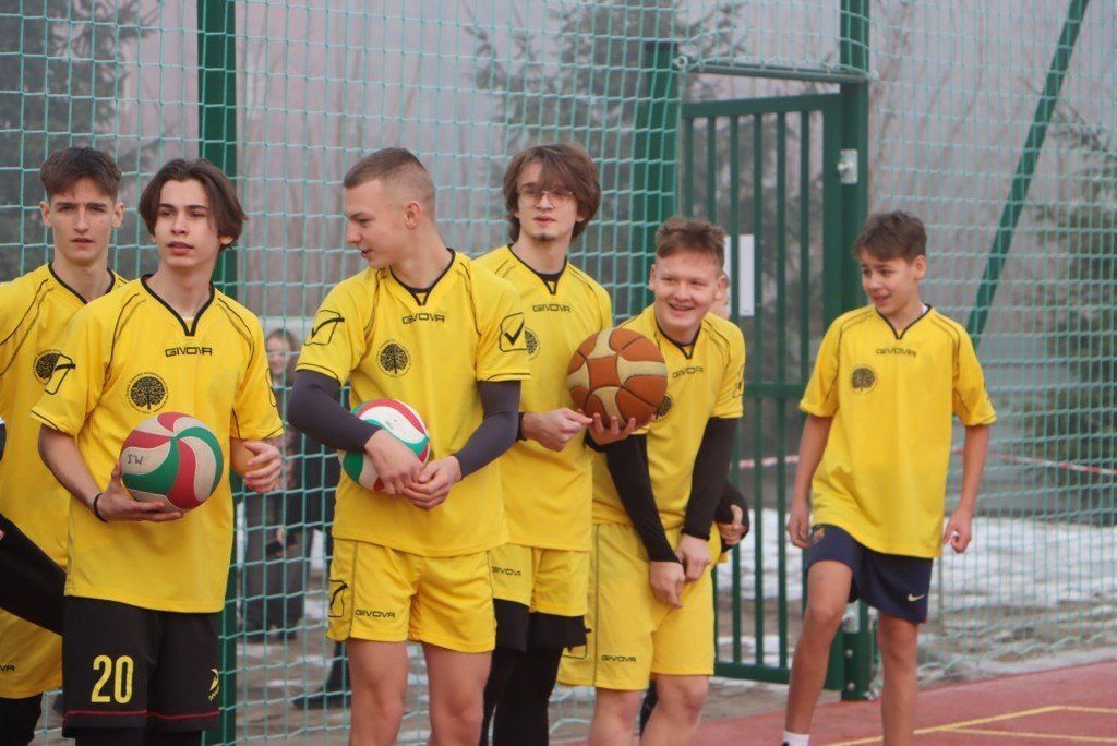 Zakończyła się budowa nowoczesnego, wielofunkcyjnego boiska przy Zespole Szkół Ogólnokształcących nr 4 w Legnicy