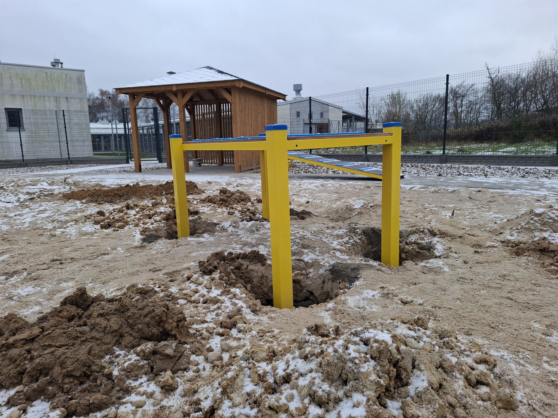 Wybieg przy słupskim schronisku nabiera kształtów. Sprawdziliśmy, jak postępują prace