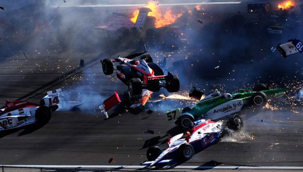 Tragiczny wypadek w IndyCar Series - zginął Dan Wheldon [wideo]