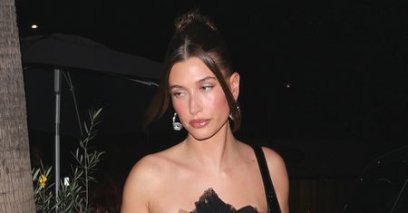 Internauci MIAŻDŻĄ Hailey Bieber, opisując, jak wyglądały ich spotkania z modelką. "Była niemiła i potraktowała mnie jak śmiecia"