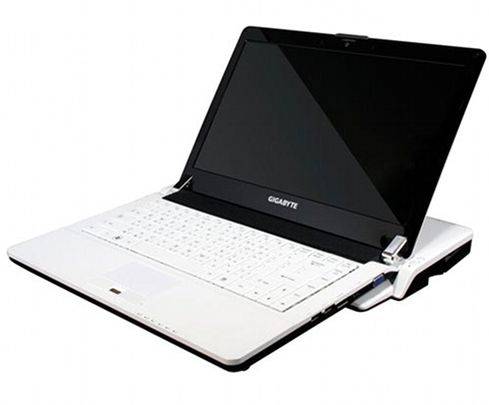 Laptop z zewnętrzną kartą graficzną GeForce GT220