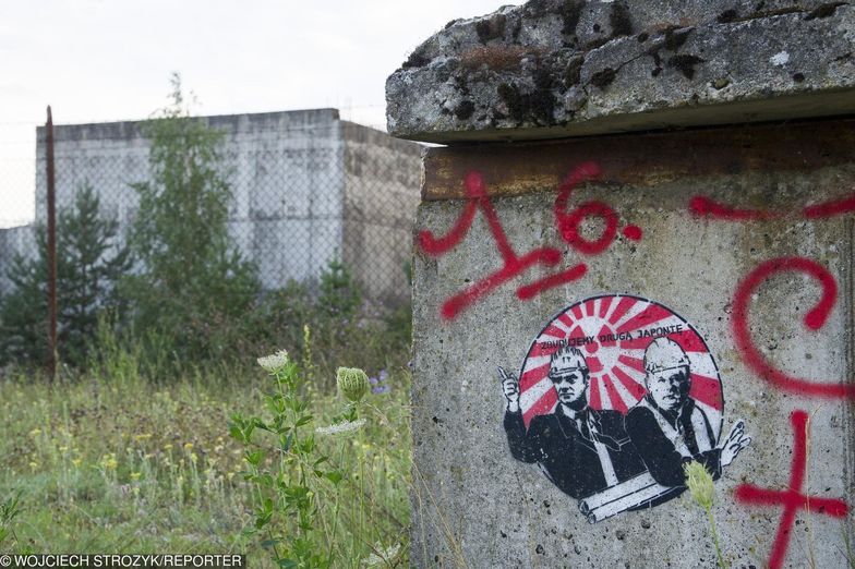 Teren nigdy nieukończonej elektrowni atomowej w Żarnowcu na Pomorzu. Mówi się, że porzucenie jej budowy przyniosło nawet 2 mld dolarów strat