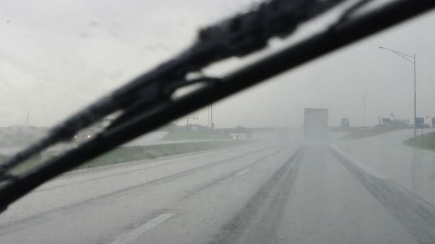 WTF dnia: rosyjski sposób na niedziałające wycieraczki w aucie [wideo] 1