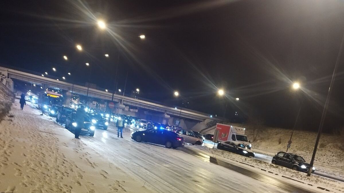 Policja zablokowała przejazd al. Witosa