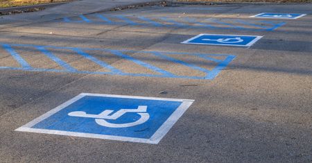Nowe zasady wydawania kart parkingowych. Zniknąć ma uciążliwy obowiązek