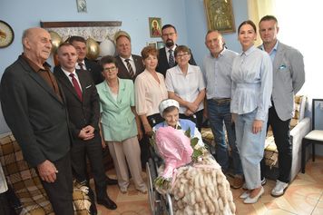 Pani Marianna Osiak z Gocłowa skończyła 100 lat. Doczekała się sześciorga dzieci, 14 wnuków i 17 prawnuków!