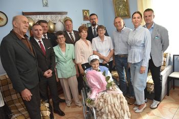 Pani Marianna Osiak z Gocłowa skończyła 100 lat. Doczekała się sześciorga dzieci, 14 wnuków i 17 prawnuków!