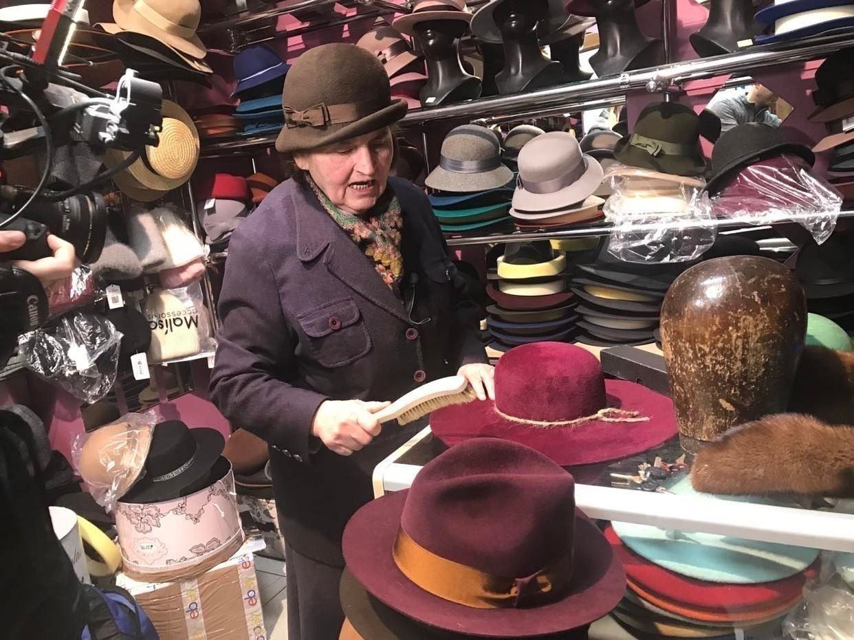 8 maja przed koncertem w krakowskiej Tauron Arenie Rod Stewart wybrał się na zakupy na ul. Floriańską