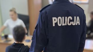 Olsztyn: 19-latek spał na klatce schodowej. Mieszkańcy wezwali policję