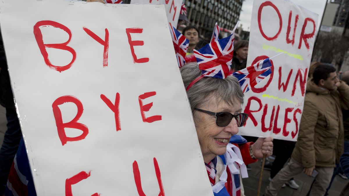 Brytyjczycy świętujący po ogłoszeniu wyników referendum ws. brexitu