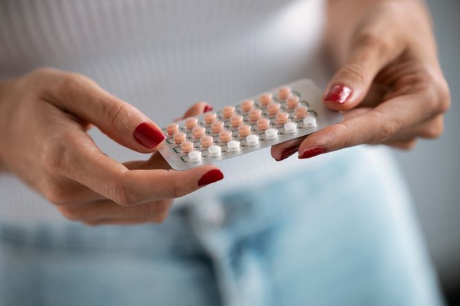 Drovelis to antykoncepcyjny środek hormonalny.
