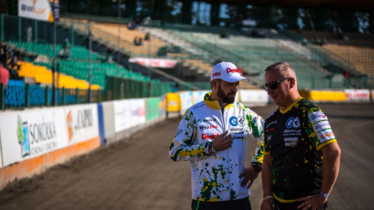 WP SportoweFakty / Mateusz Wójcik / Na zdjęciu: Tomasz Walczak (z prawej) w rozmowie z Piotrem Protasiewiczem