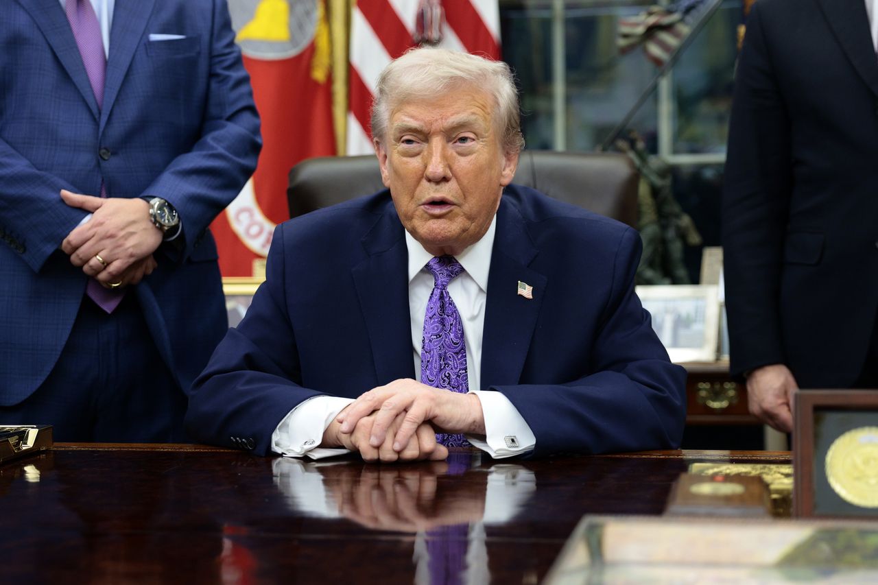 Dlaczego Trump ma siniaki na rękach? Rzeczniczka tłumaczy