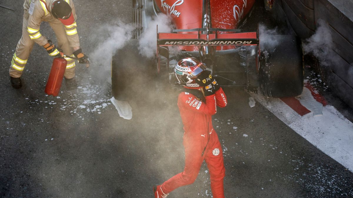 Na zdjęciu Charles Leclerc tuż po wypadku w kwalifikacjach do Grand Prix F1 w Azerbejdżanie