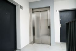Mężczyźni utknęli w windzie. Jednemu grożą trzy lata więzienia