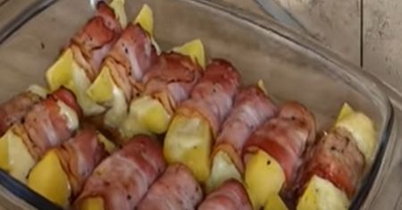 Łatwe i tanie danie. Przepis na ziemniaki w szlafrokach