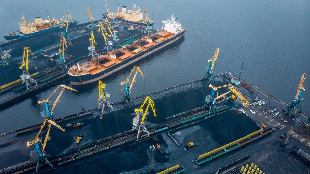 Węgiel; port; coal; przeładunek węgla; statki; rozładunek