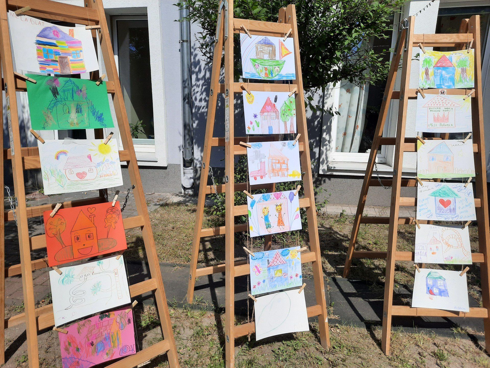 W czasie biegu dla fundacji &#34;Szczęśliwa 13&#34; powstały dziecięce projekty nowego domu.