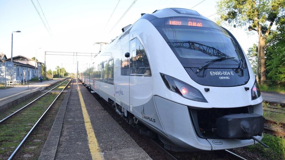 Obecnie trasa kolejowa z Gdańska do Elbląga wiedzie przez Tczew i Malbork. Nowa linia kolejowa z Trójmiasta na Warmię skróciła i ułatwiłaby podróż