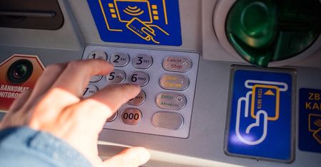 Nowa funkcja bankomatów. Farbowanie banknotów już od września