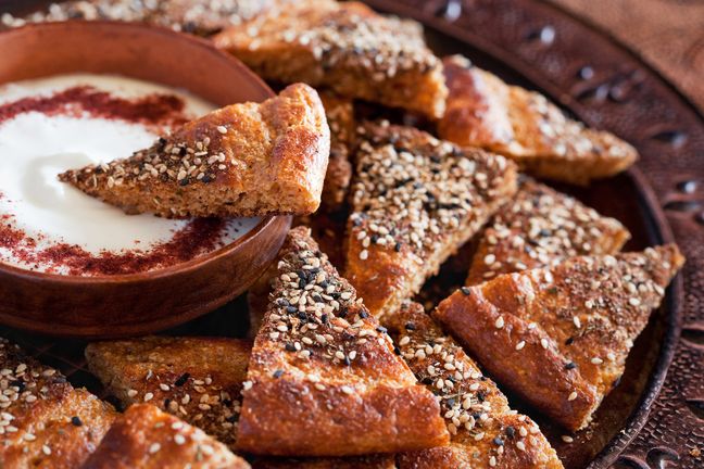 Za'atar nie musi być stosowany wyłącznie w potrawach kuchni arabskiej. Równie doskonale smakuje dodany do zup, twarogu czy jajecznicy