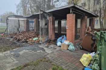 Gorzów: Ogień zniszczył altanę i 14 kontenerów na śmieci