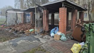 Gorzów: Ogień zniszczył altanę i 14 kontenerów na śmieci