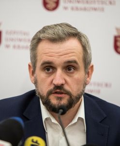 Dyrektorowi szpitala łamał się głos. "Miał dzieci, miał rodzinę"