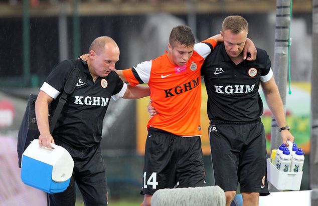 Przybecki jeszcze przed przerwą meczu z Podbeskidziem opuścił boisko z powodu kontuzji