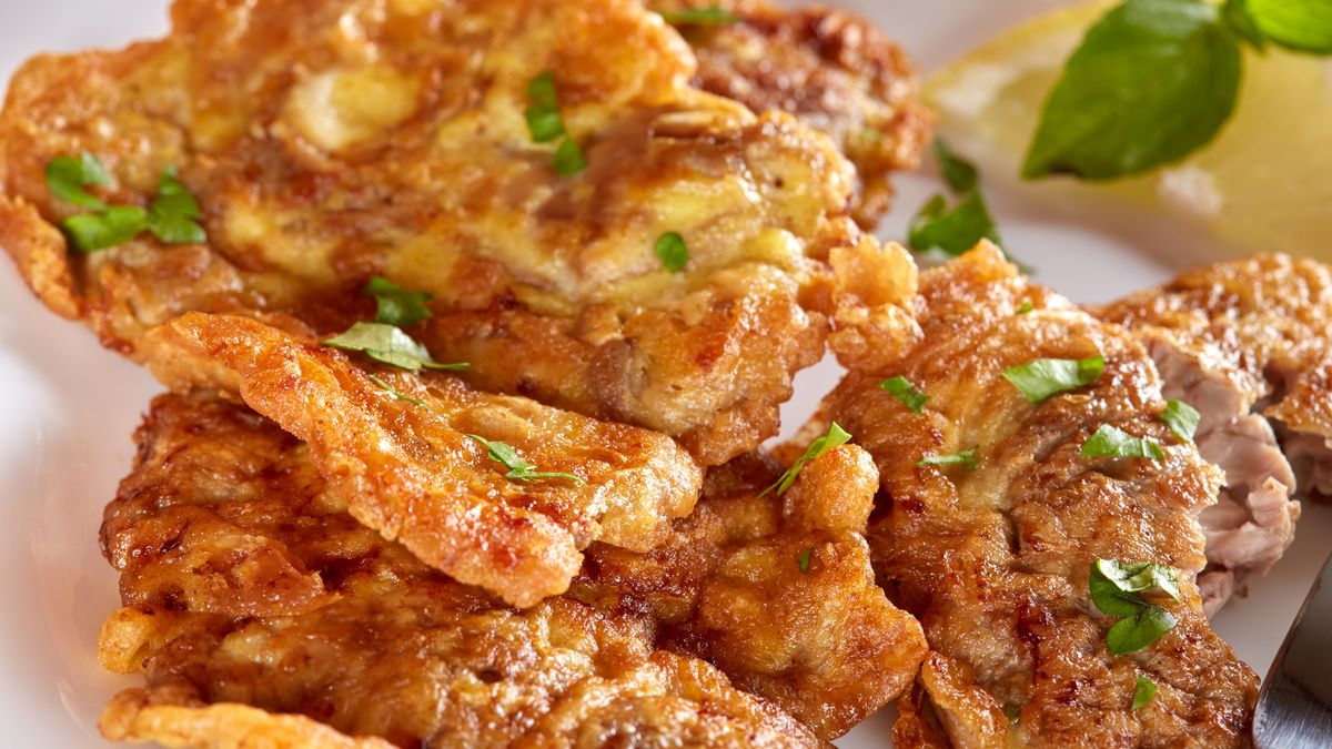 Smażony móżdżek świetnie smakuje na chrupiącej grzance