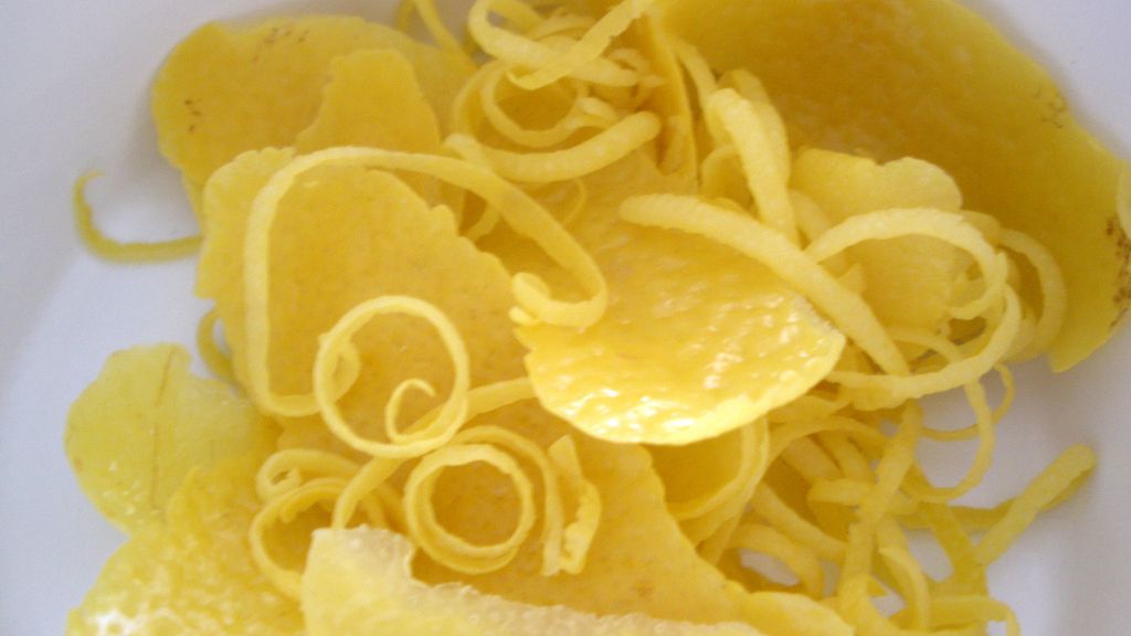 Surowa skórka cytrynowa