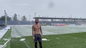 #dziejesiewsporcie: Sergio Ramos bez koszulki. A w tle pada... śnieg!