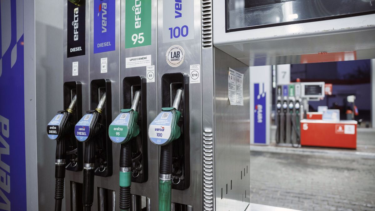 A fuel pump at a Benzina S.r.o gas station, operated by Orlen Unipetrol Group, in Prague, Czech Republic, on Monday, Feb. 28, 2022. The U.S. and its allies are discussing a coordinated release of about 60 million barrels of oil from their emergency stockpiles after Russias Ukraine invasion pushed crude prices above $100. Photographer: Milan Jaros/Bloomberg via Getty Images
