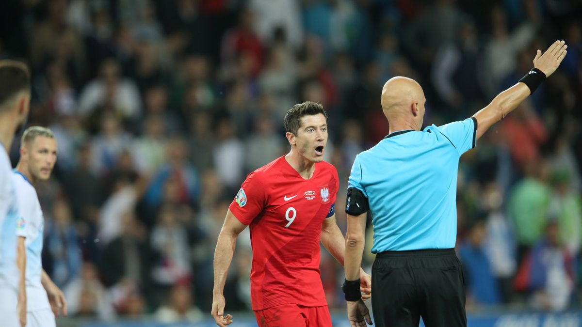 Zdjęcie okładkowe artykułu: PAP/EPA /  / Na zdjęciu: Robert Lewandowski (L) i Sergiej Karasiew (P)