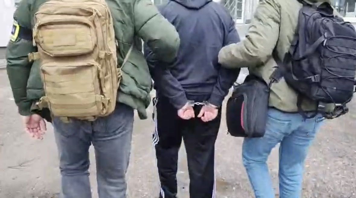 Łapówki w spółdzielni mieszkaniowej w Piotrkowie Trybunalskim – czterech zatrzymanych, w tym kobieta i narkotyki w mieszkaniu