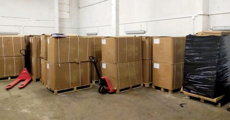 KAS i SG wykryły 16 ton nielegalnego tytoniu na posesji w magazynach w pow. wołomińskim
