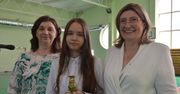 Najlepsi uczniowie szkoły w Rudzie Malenieckiej z nagrodami. Otrzymali także stypendia ufundowane przez wójta gminy.