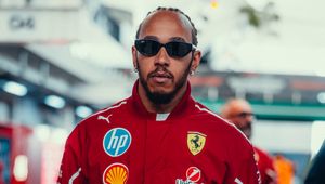 Szokująca decyzja Ferrari ws. Hamiltona? "Rozważyłbym"