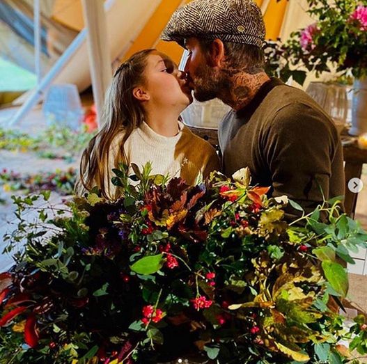 David Beckham całuje córkę w usta