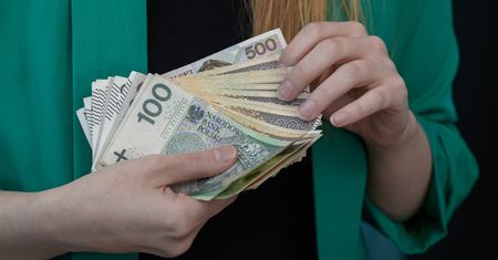 Brat spłacił jej długi. Dobrała się do niej skarbówka