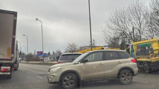 Korek na Pabianickiej po kolizji trzech samochodów