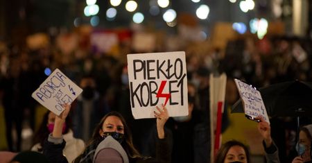 O zakazie aborcji zadecydowali mężczyźni. Choć większość ucieka na hasło "niepełnosprawne dziecko"
