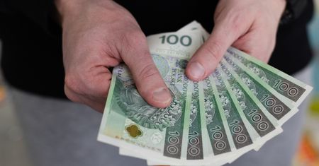 Ile trzeba zarabiać na 8 tys. zł emerytury? Oto wyliczenia