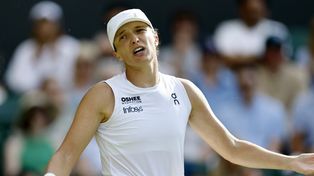 Iga Świątek wygrywa na Korcie Centralnym Wimbledonu